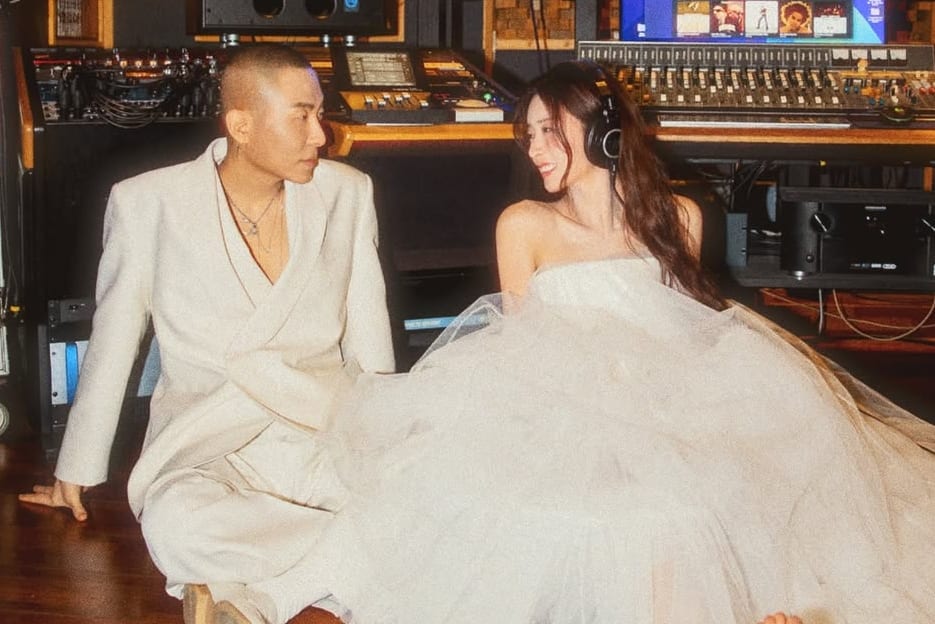 Apink's Yoon Bomi Marries Rado With Star-Studded Celebration