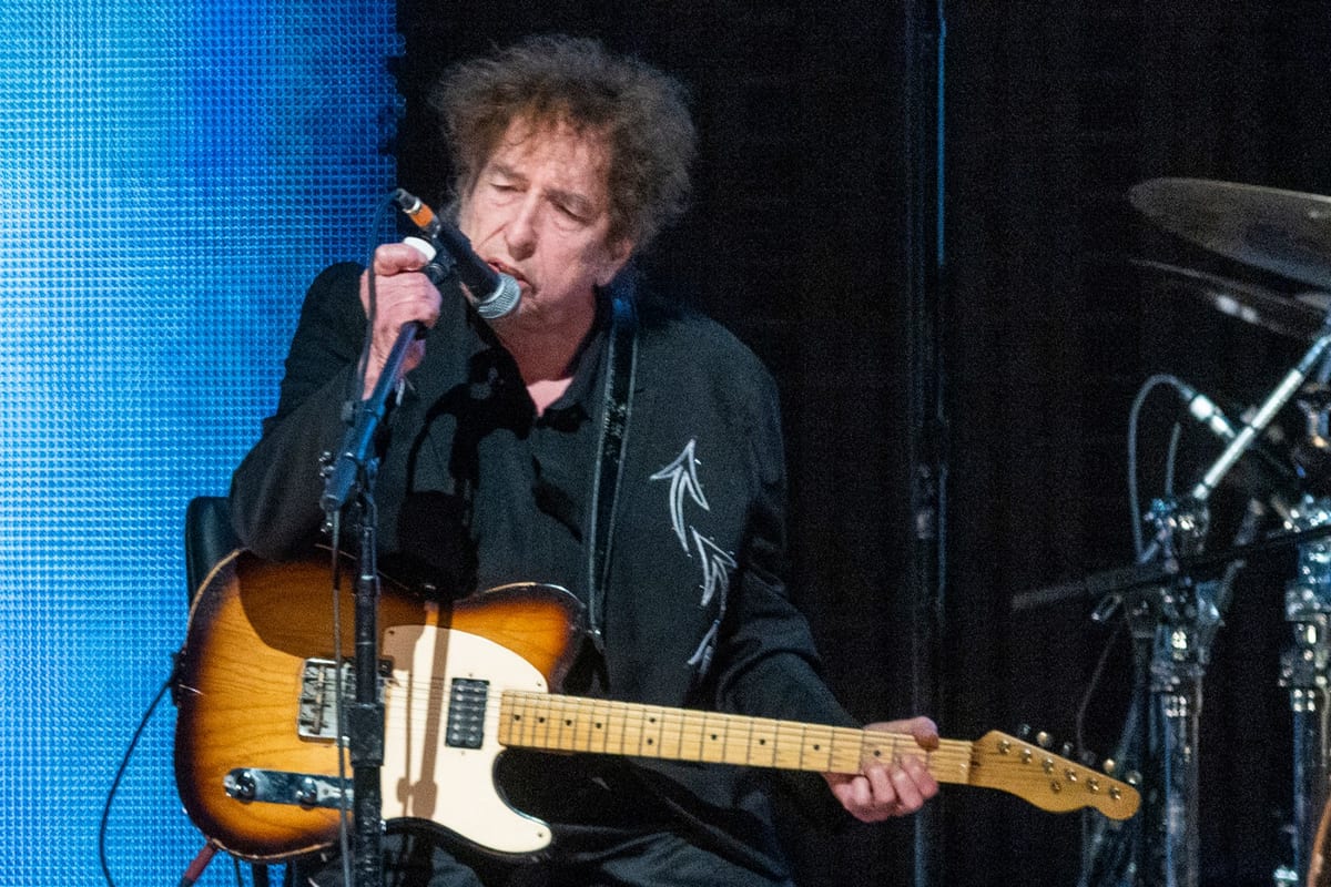 Bob Dylan Replaces Guitarist Drama With Unknown Chicago Blues Star