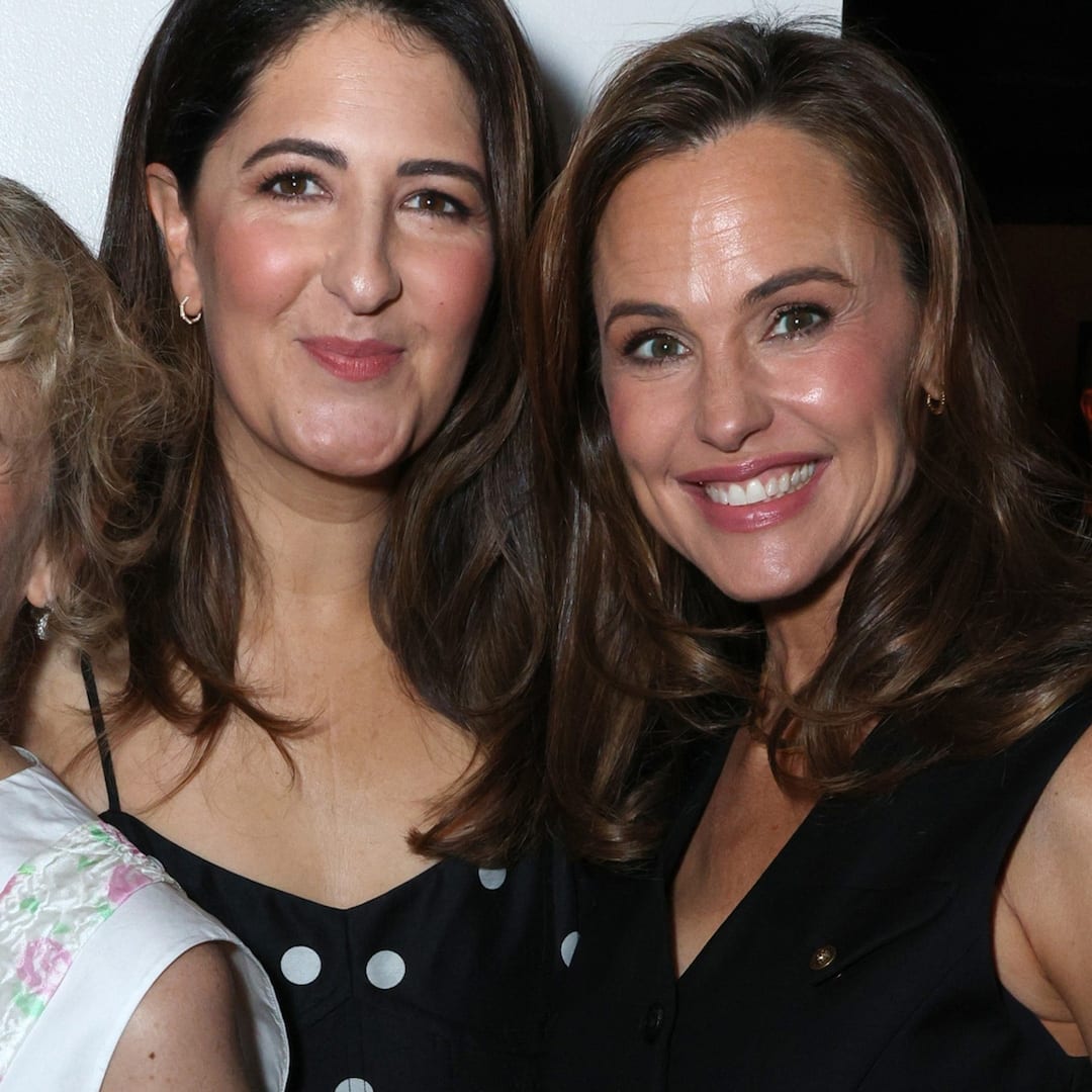 D'Arcy Carden Gushes: Jennifer Garner Is Even Better Than You Think