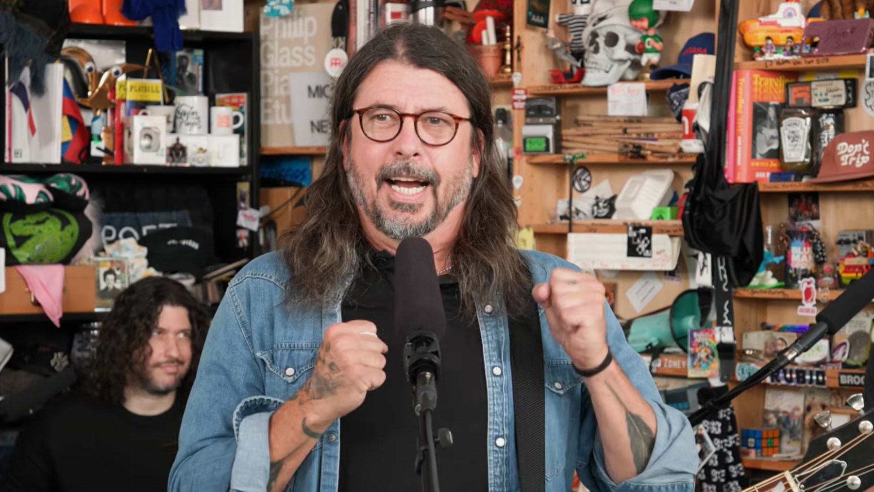 Dave Grohl Squeezes Foo Fighters Into NPR's Tiny Desk