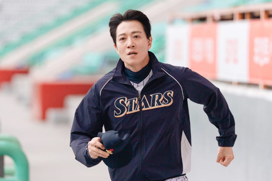 Kim Rae Won Swaps Acting For Baseball Management In Bold New SBS Drama