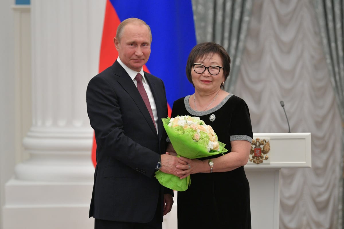 Russian President Vladimir Putin (left) awards teacher of Bazar Baradiin Aga-Khangil Secondary School (Zabaykalsky Krai) Rimma Dondokova (right) with the badge "Honoured Teacher of the Russian Federat