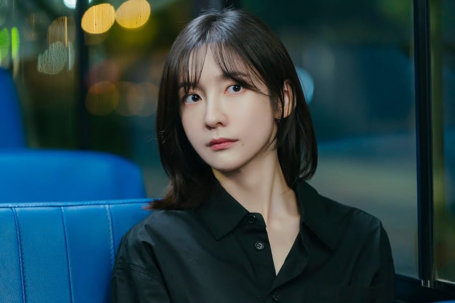 Park Ji Hyun and Seo In Guk Heat Up Romance Chemistry in Webtoon Adaptation