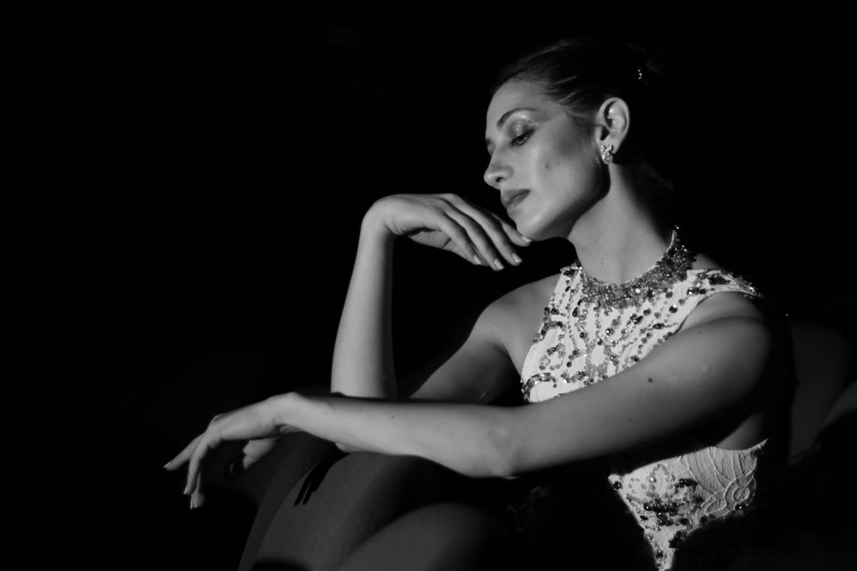 Captivating black and white portrait of a woman in an elegant pose, showcasing grace and beauty.