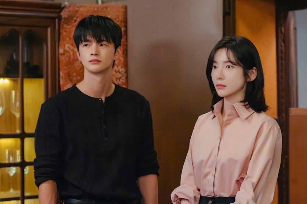 Seo In Guk and Park Ji Hyun's Boozy Office Romance Heats Up