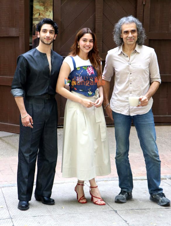 Vedang Raina, Sharvari and Imtiaz Ali promote Main Vaapas Aaunga